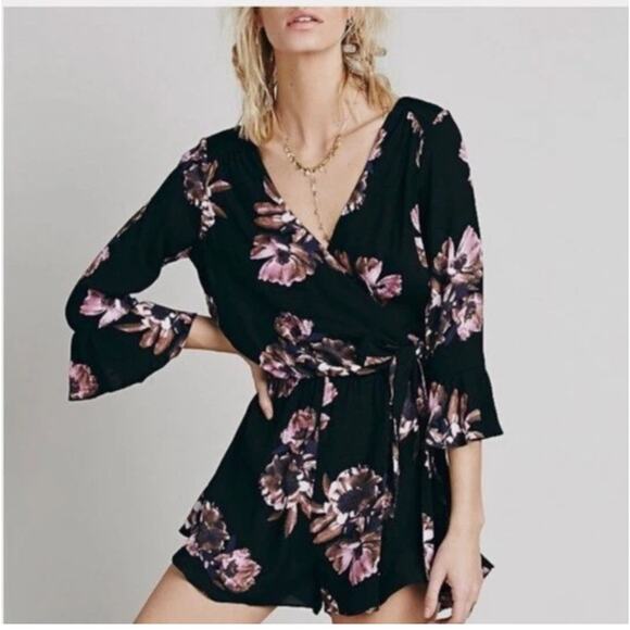Free People Black Floral All The Right Ruffle Boho Wrap Bell Sleeve Romper Small - Picture 1 of 10